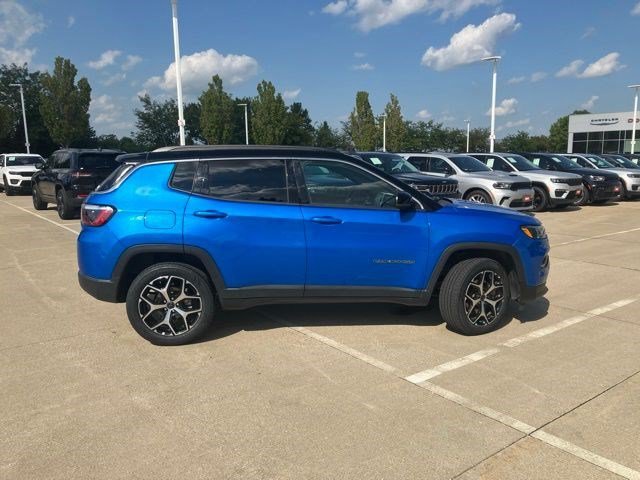 Certified Used 2025 Hydro Blue Pearlcoat Jeep Limited image 4