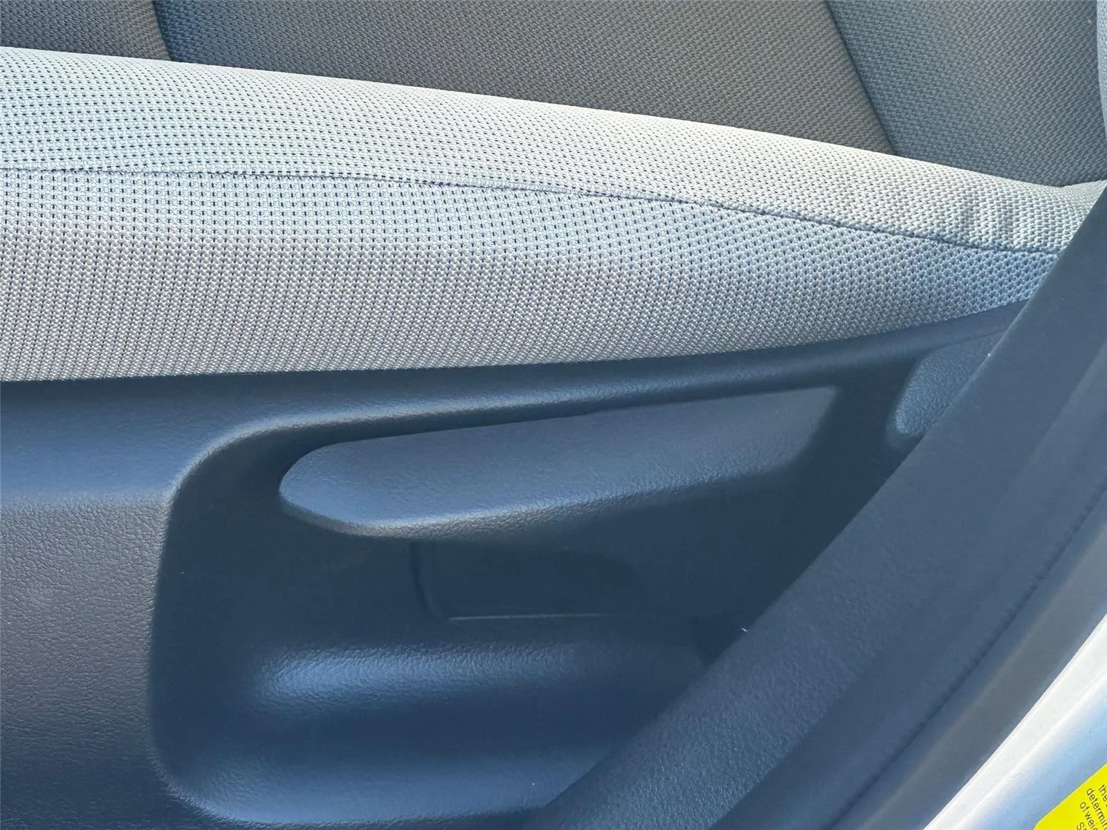 2025 Toyota Corolla LE - Photo 14