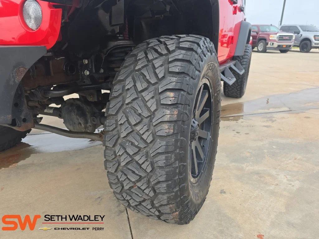 Used 2015 Red Jeep Sport image 29