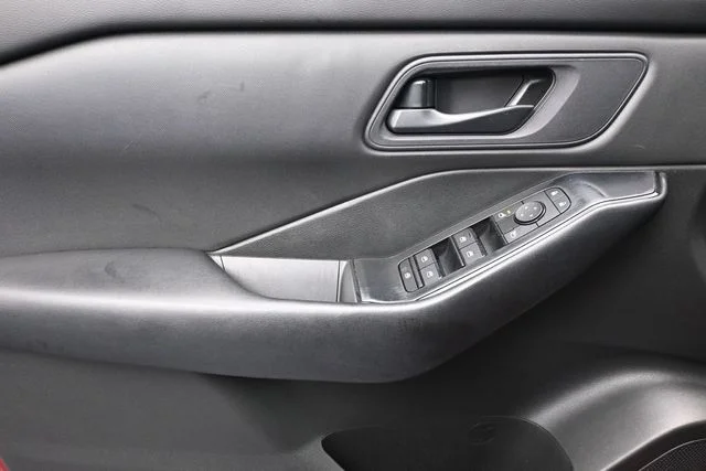 Used 2024 Red Nissan S image 7