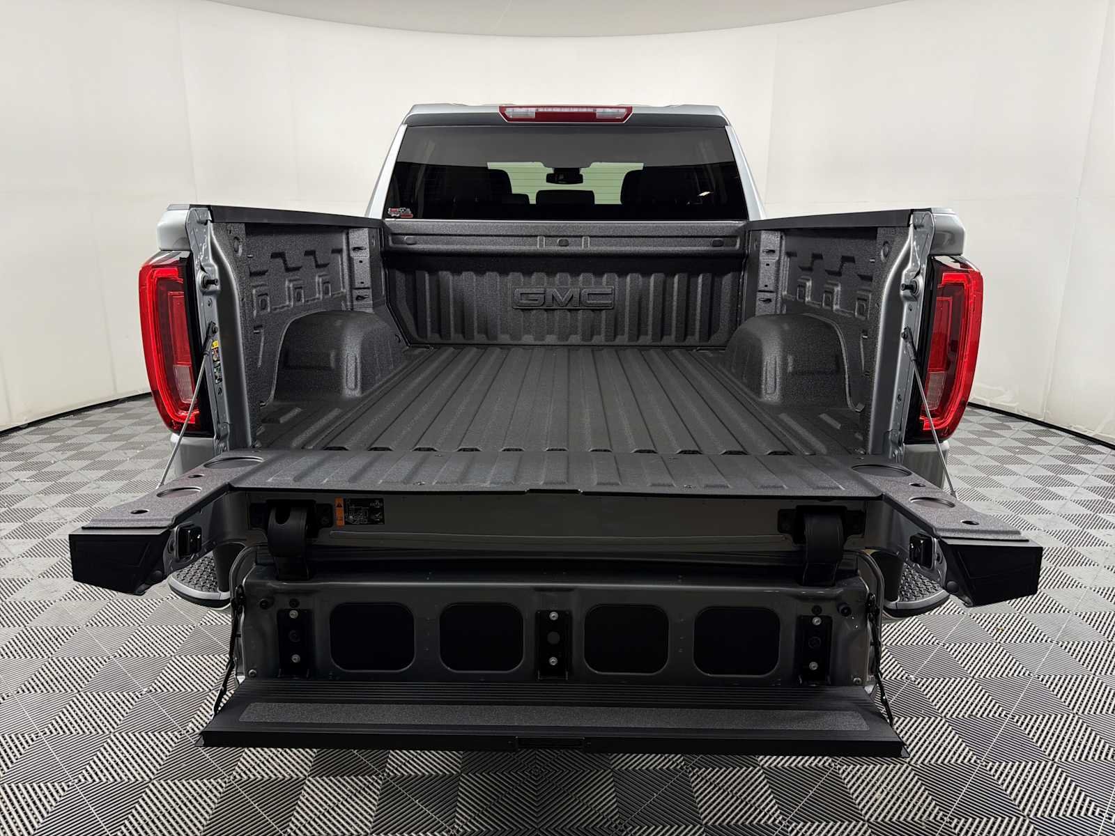 2026 GMC Sierra 1500 SLT - Photo 16
