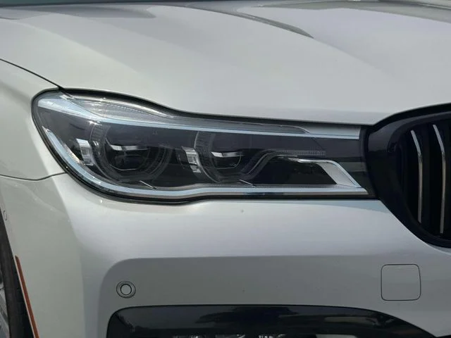 Used 2019 White BMW 750i xDrive image 13