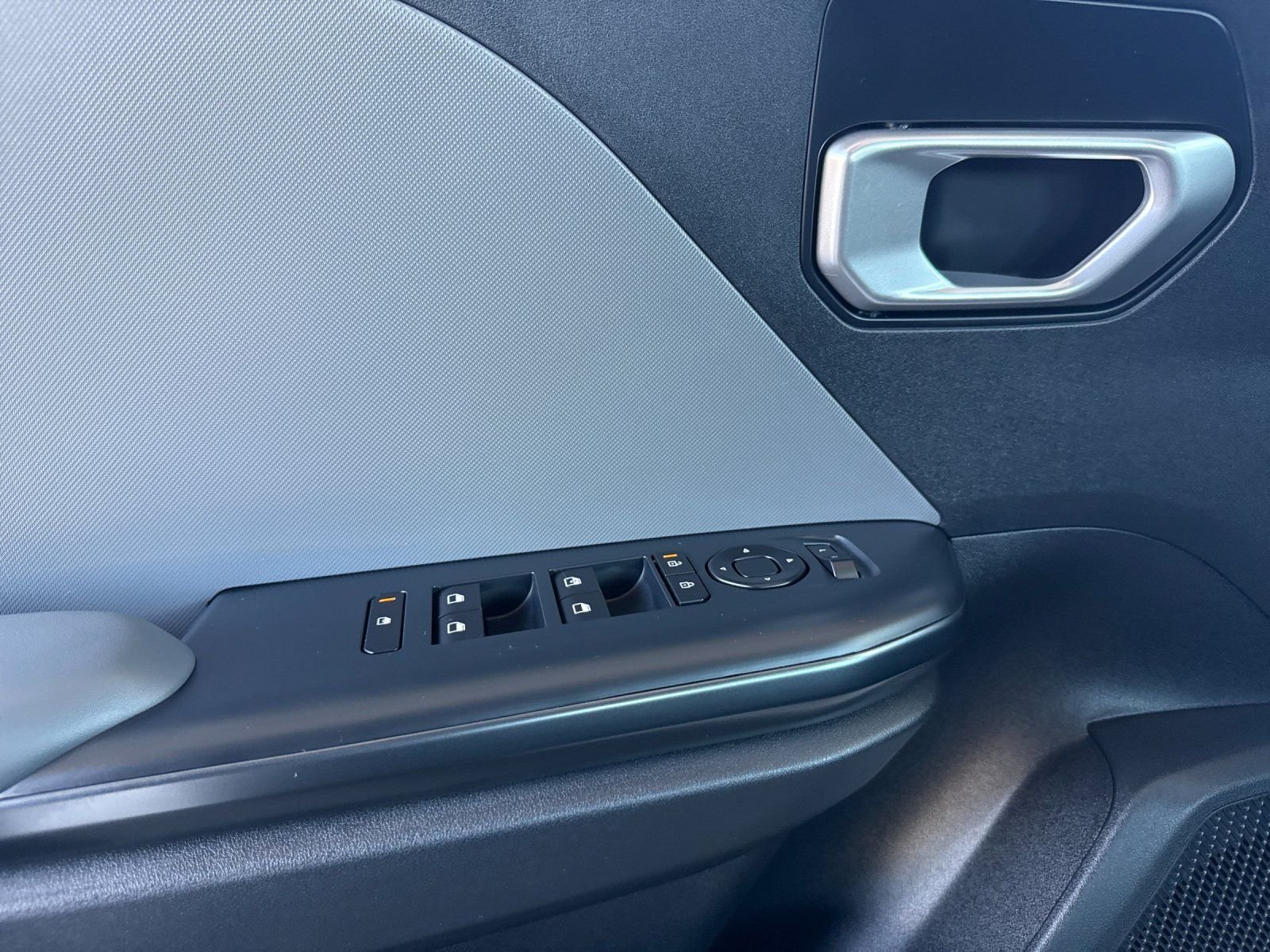 New 2026 Snow White Pearl Kia LXS image 10