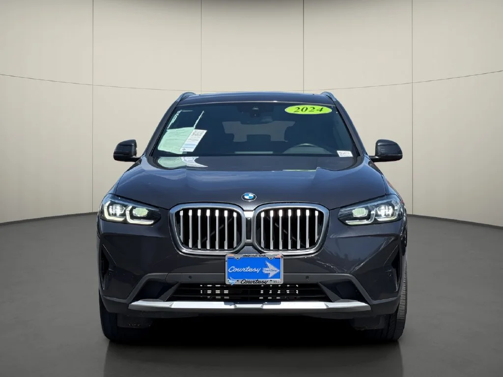 Used 2024 Gray BMW sDrive30i image 2