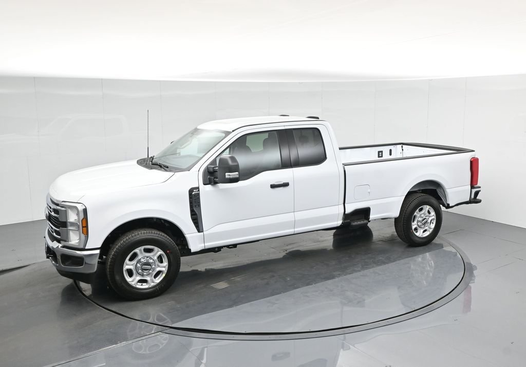 New 2026 Oxford White Ford XLT image 34