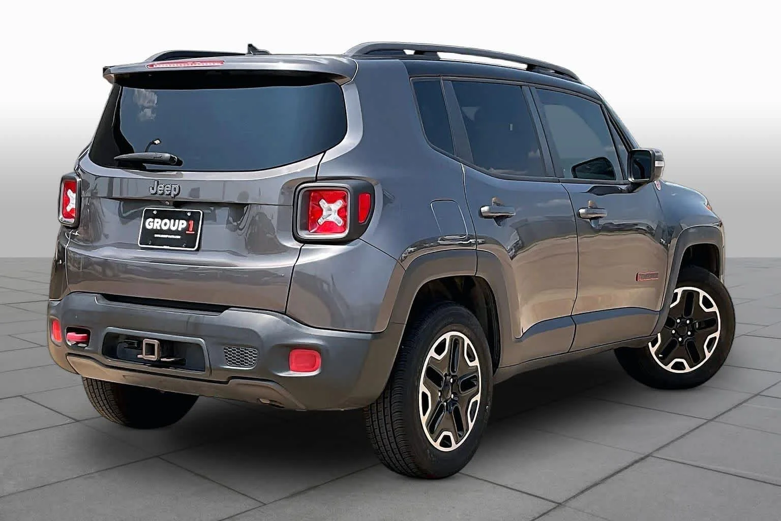 Used 2016 Granite Crystal Metallic Clearcoat Jeep Trailhawk image 14