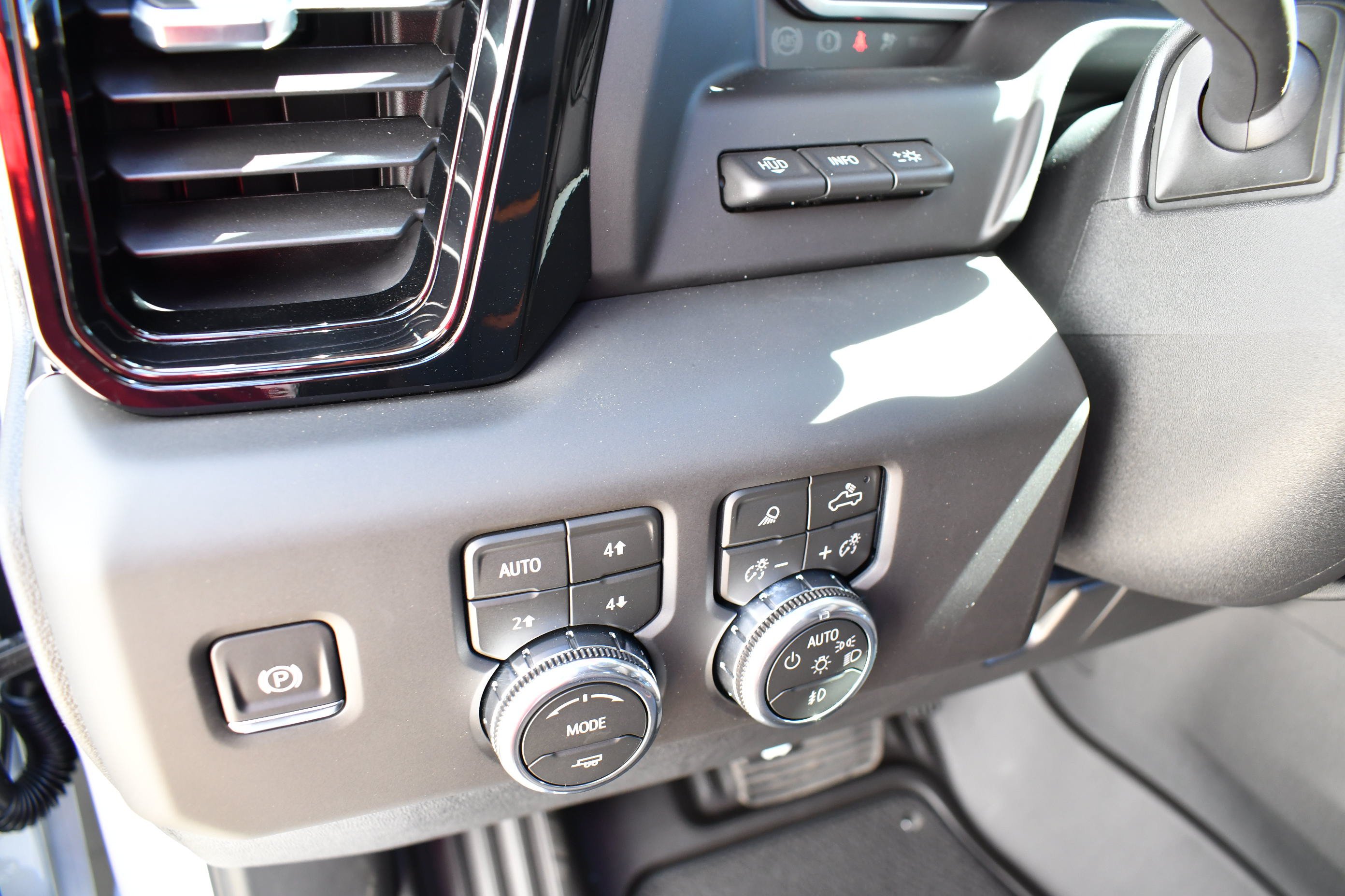 2026 GMC Sierra 2500HD AT4 - Photo 17