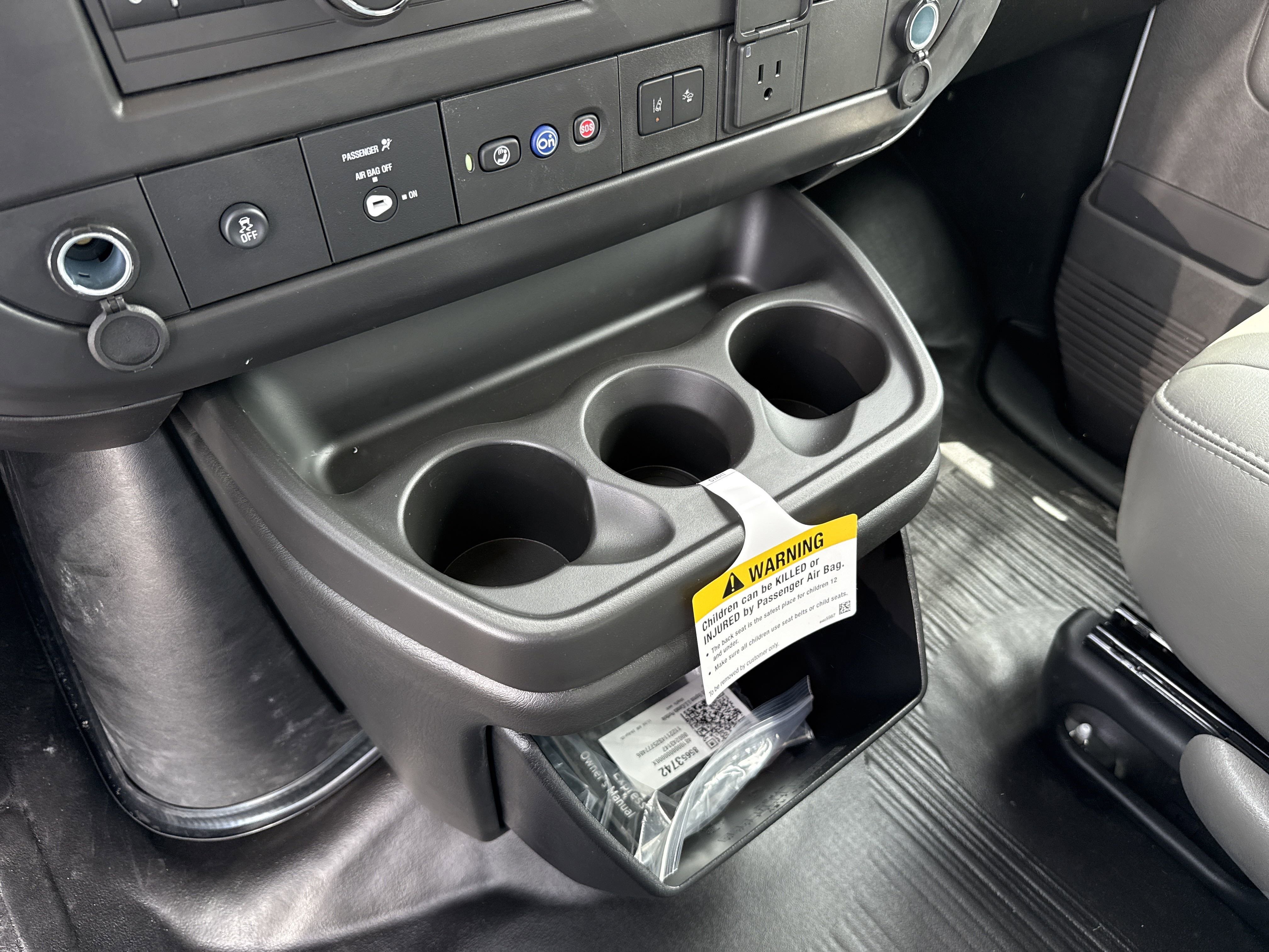 2025 Chevrolet Express Cargo Work Van - Photo 17
