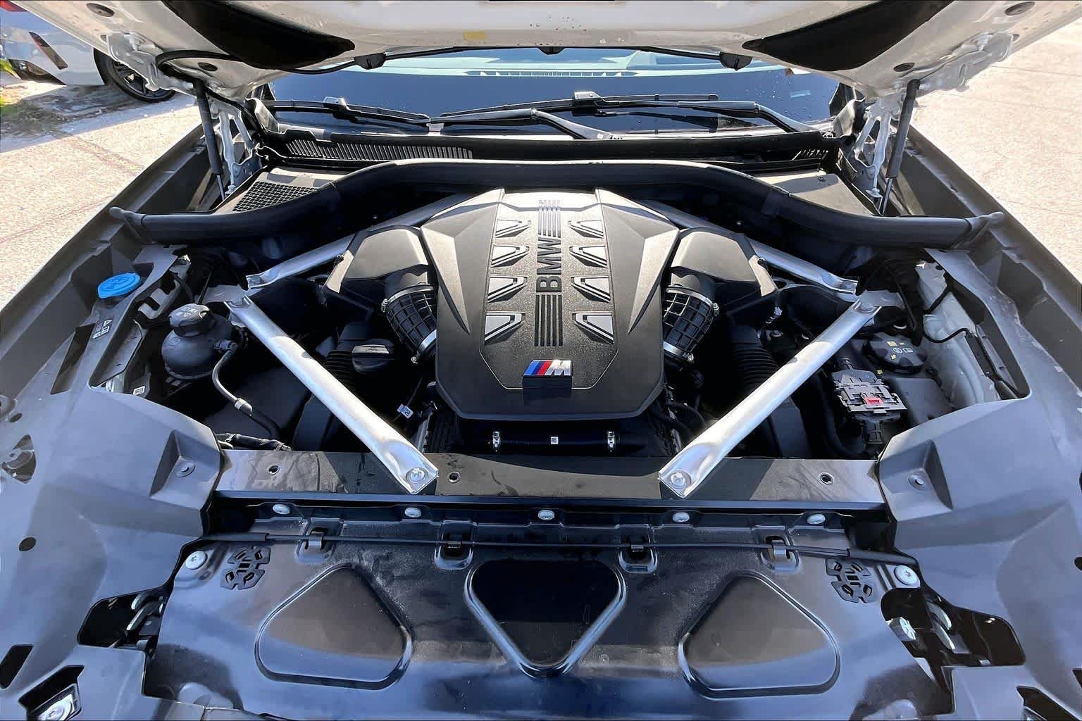 Used 2025 Mineral White Metallic BMW M60i image 29