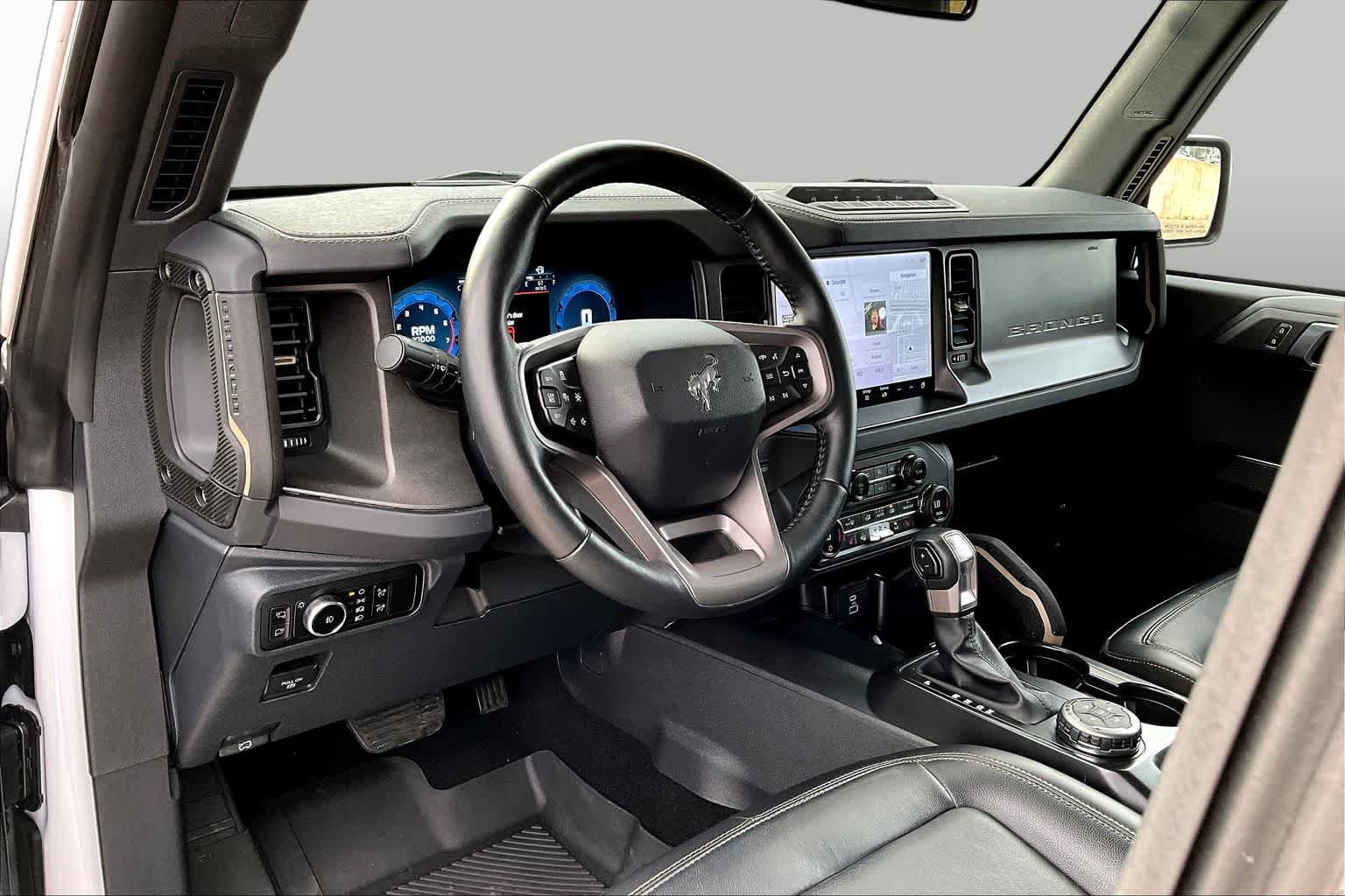 Used 2025 Oxford White Clearcoat Ford Badlands image 18