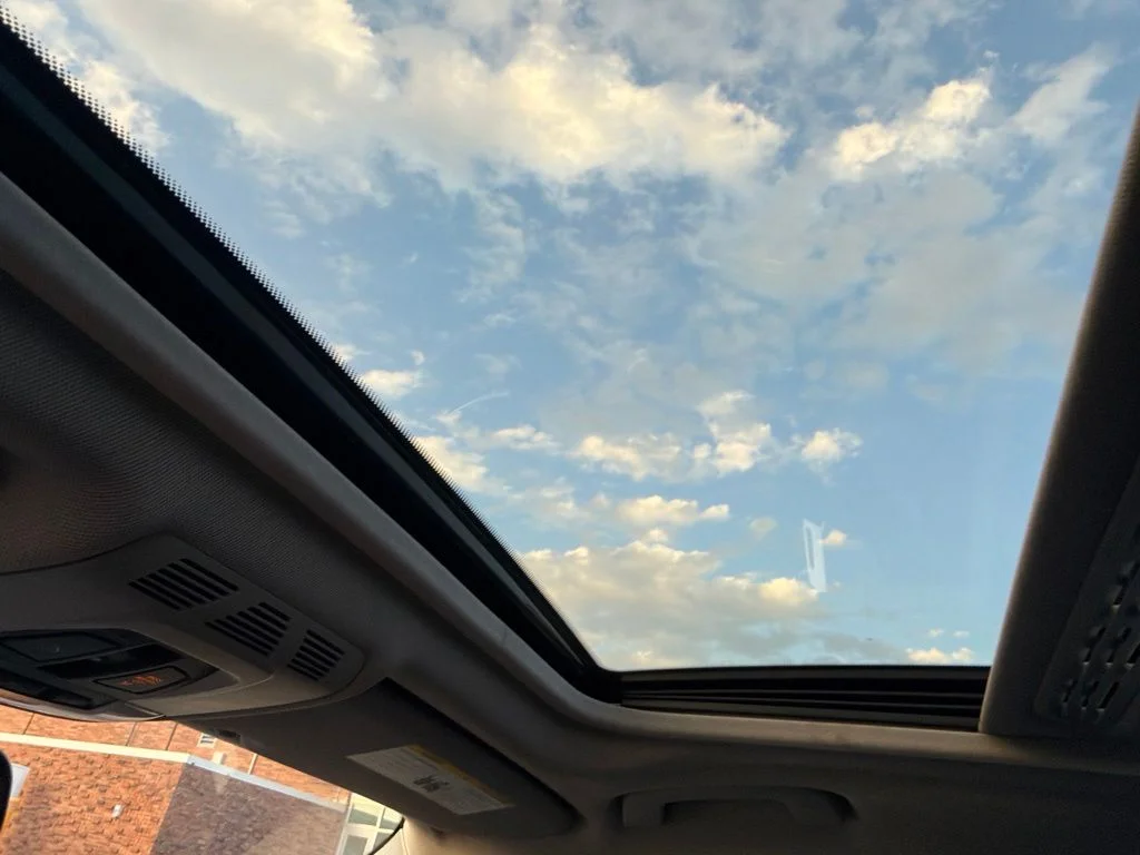 Used 2018 White BMW 320i xDrive image 10