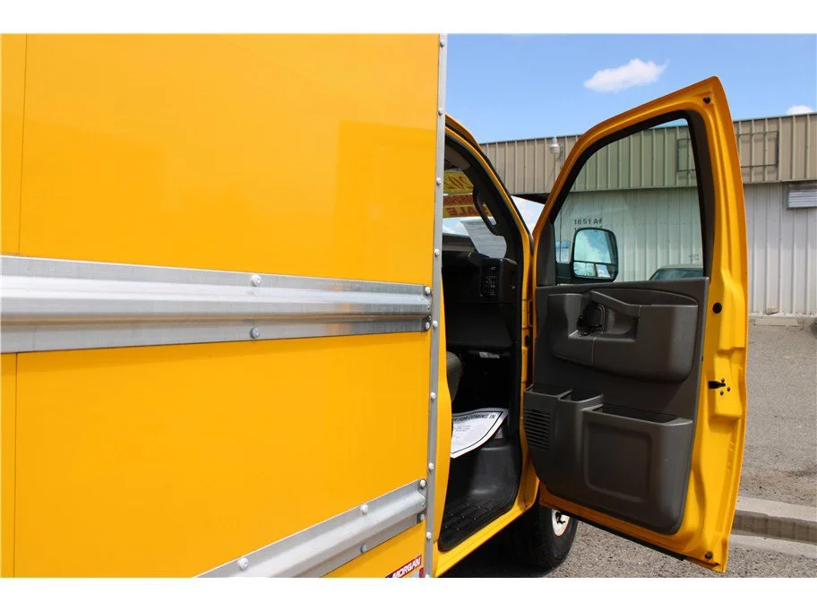 Used 2021 Special Exterior Color GMC Cutaway Van 2D image 16