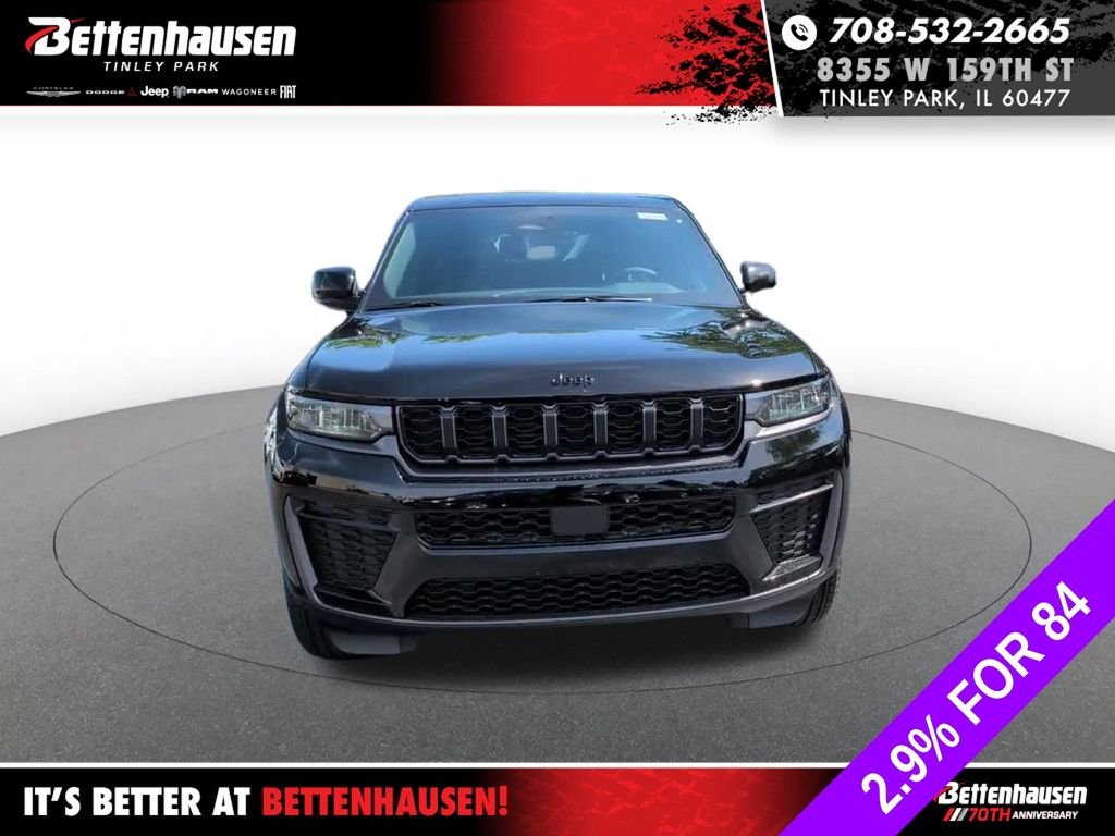 New 2026 Diamond Black Crystal Pearl-Coat Exterior Paint Jeep Laredo image 3