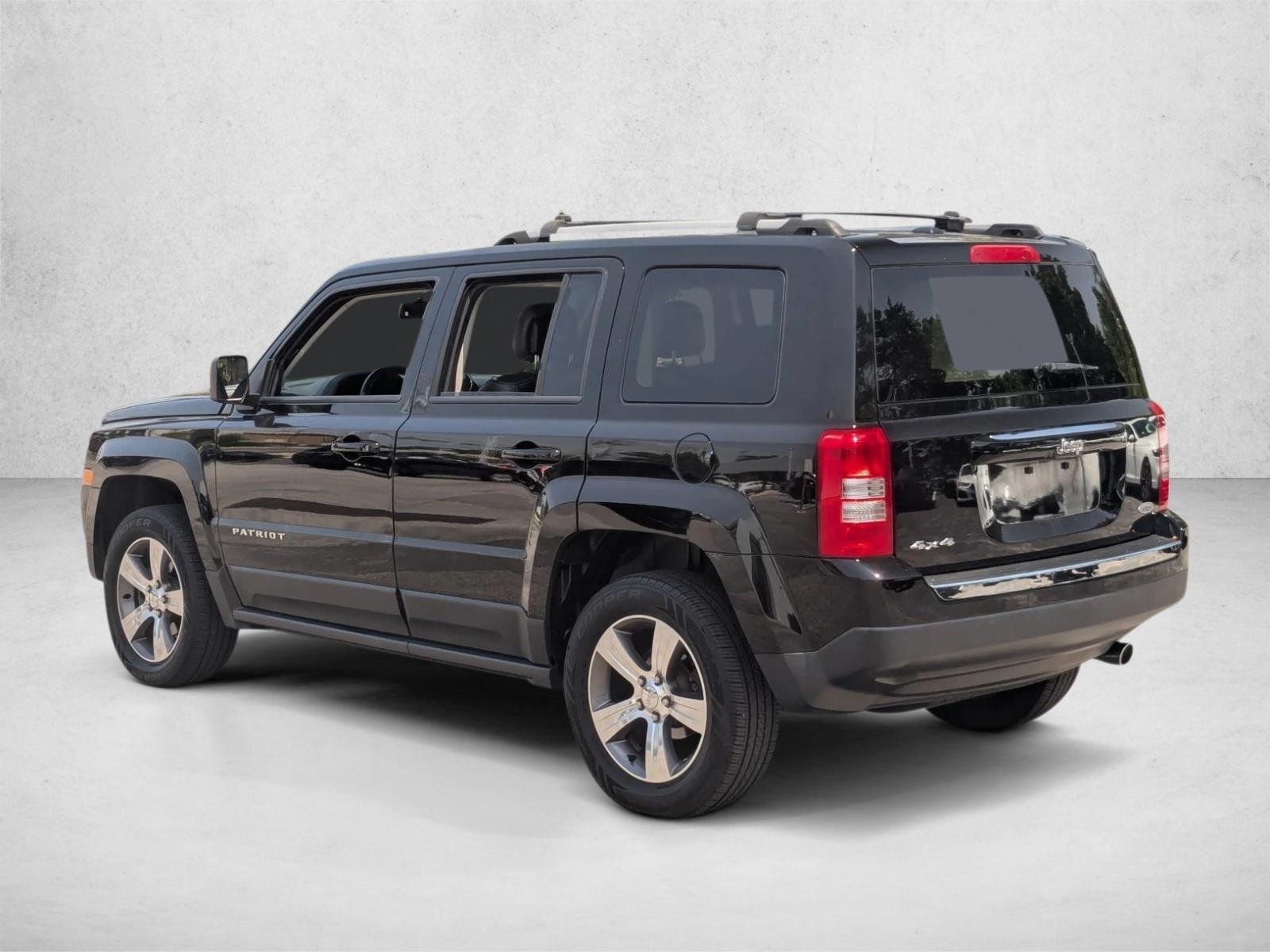 Used 2017 Black Clearcoat Jeep High Altitude image 7