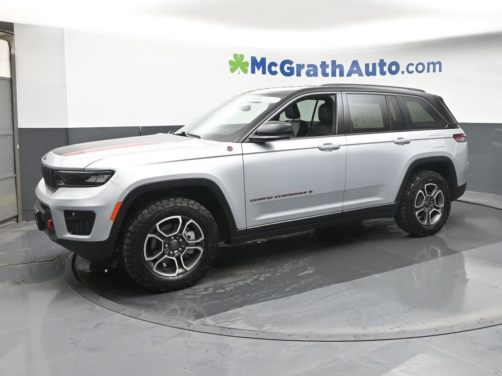 Used 2022 Silver Jeep Trailhawk image 27