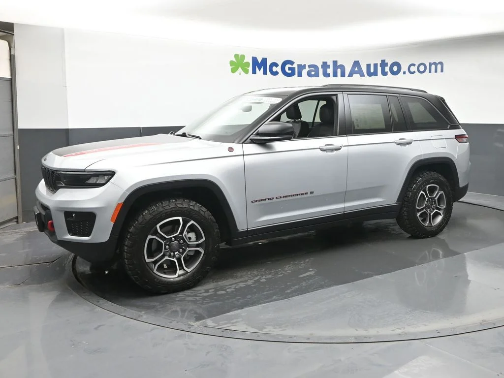 Certified Used 2022 Silver Jeep Trailhawk image 27