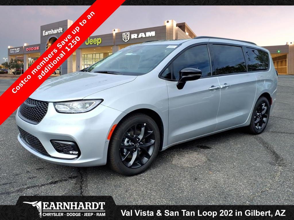 2026 Chrysler Pacifica Limited's photo