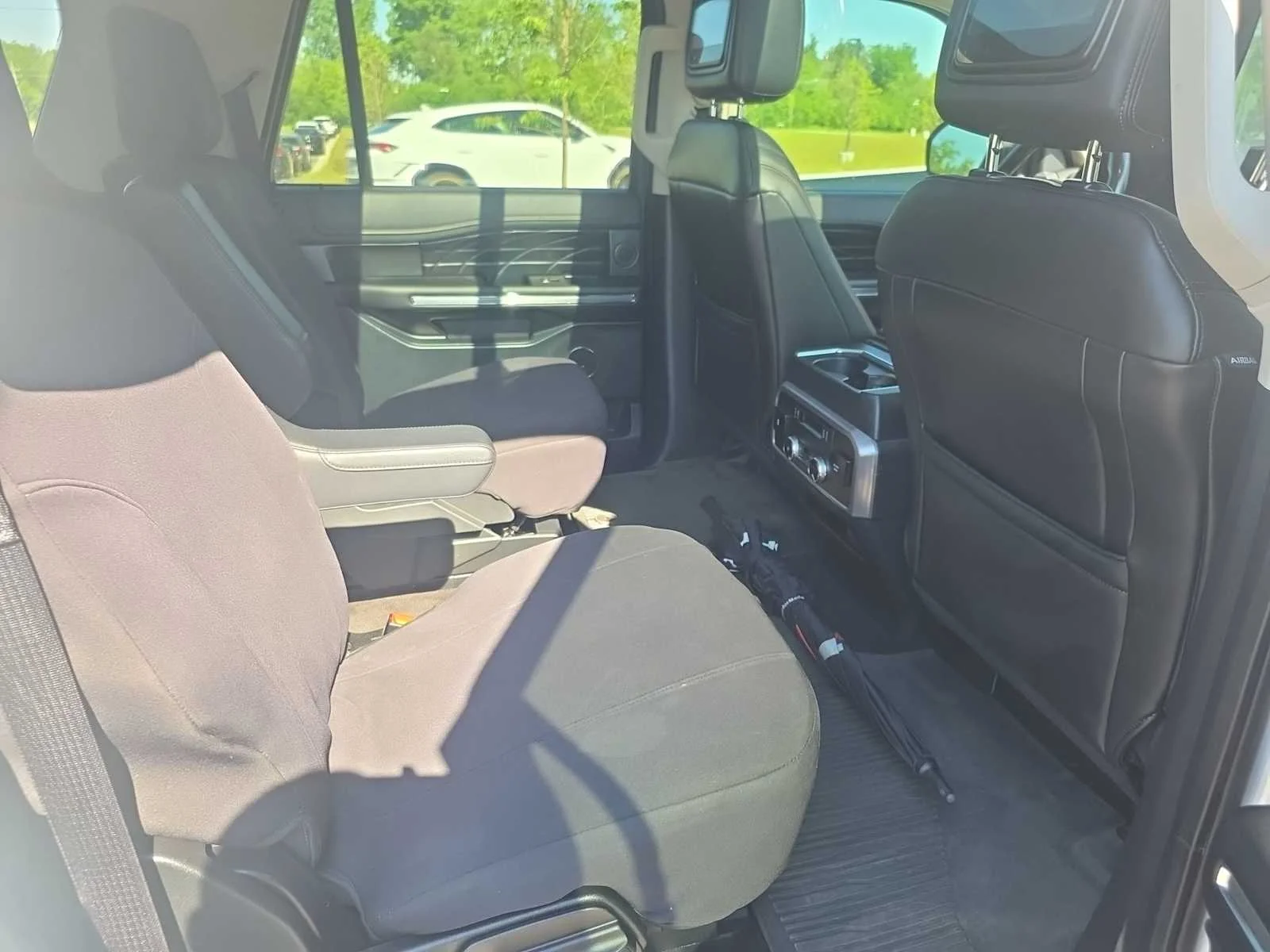 Used 2018 White Platinum Metallic Tri-Coat Ford Platinum image 21