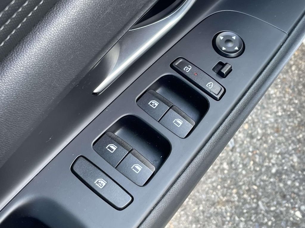 Certified Used 2025 White Hyundai SEL Convenience image 14