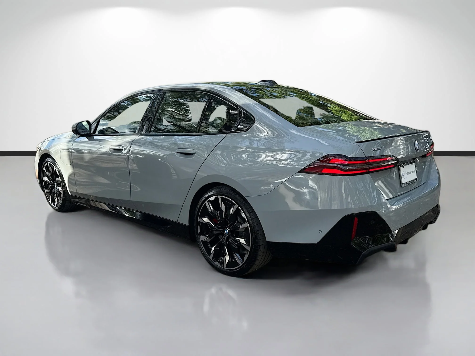 New 2026 Brooklyn Grey Metallic BMW 550e xDrive image 5