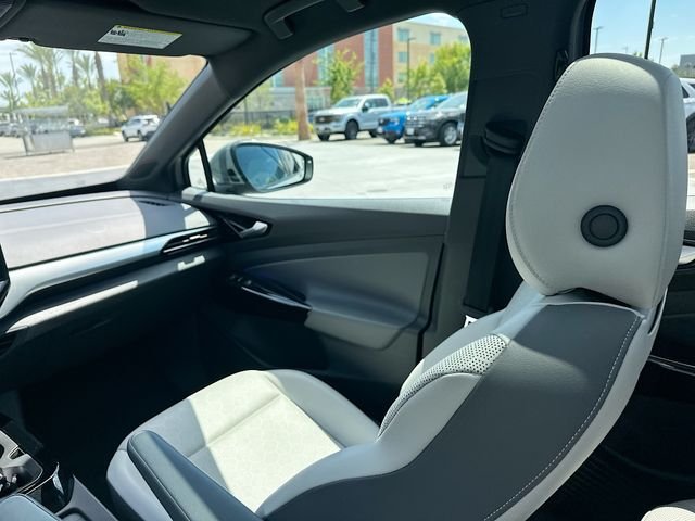 Used 2022  Volkswagen Pro S image 25