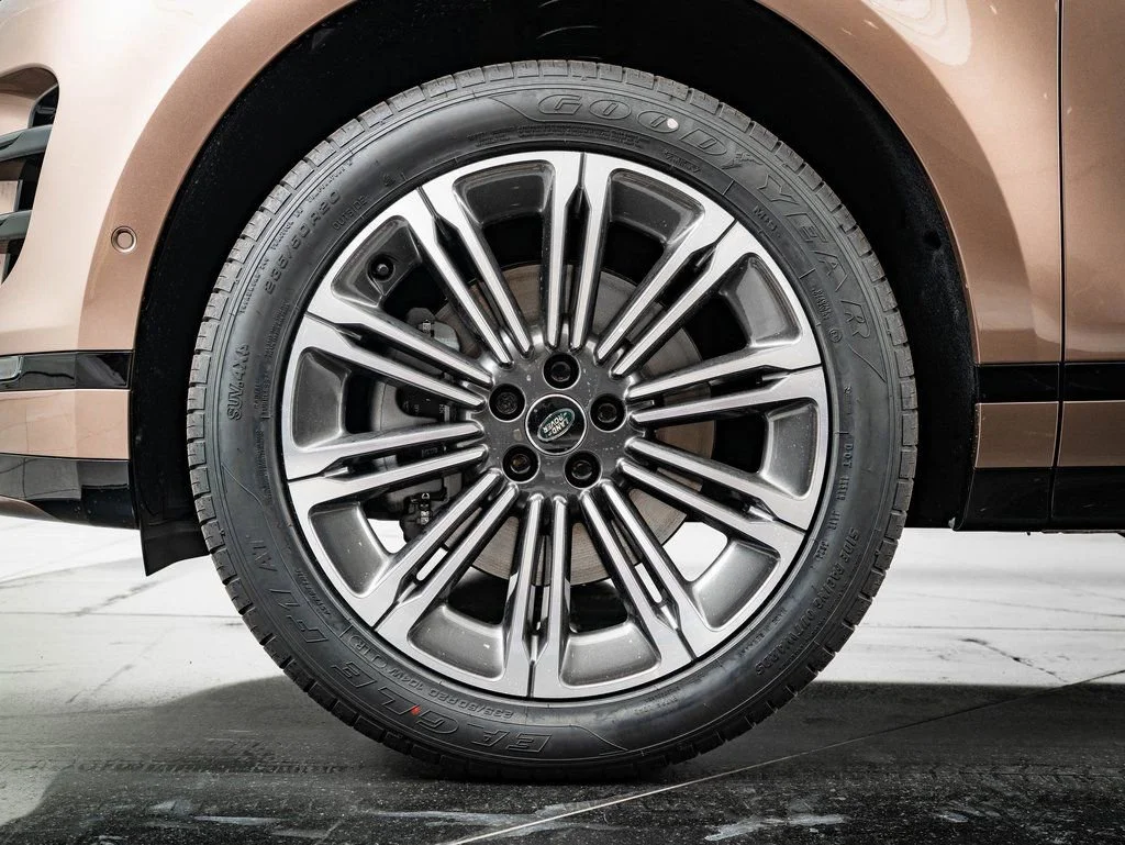 Used 2026 Bronze Land Rover Dynamic image 13