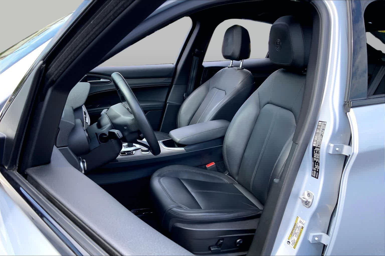Used 2023 Moonlight Gray Metallic Alfa Romeo Ti image 9
