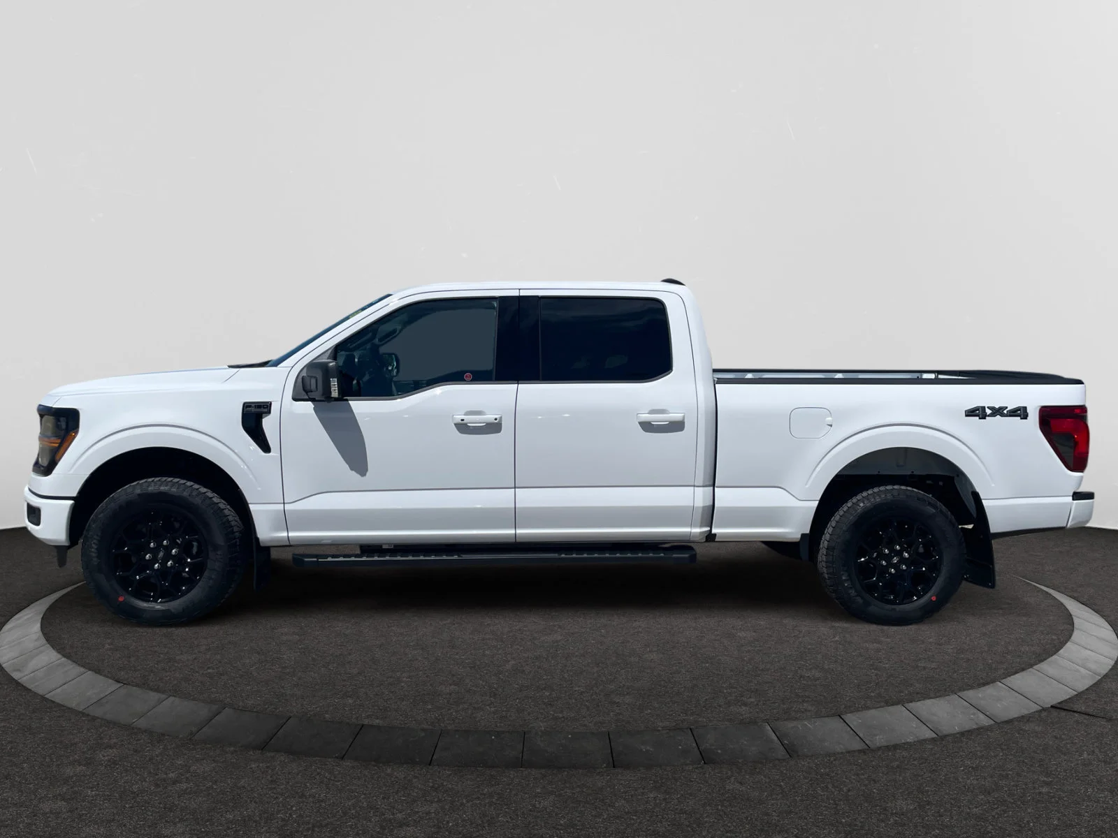 New 2026 Oxford White Ford XLT image 2