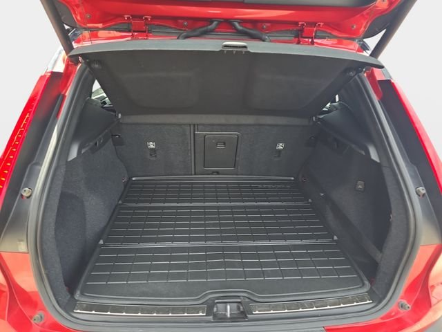 Used 2019 Red Volvo R-Design image 14