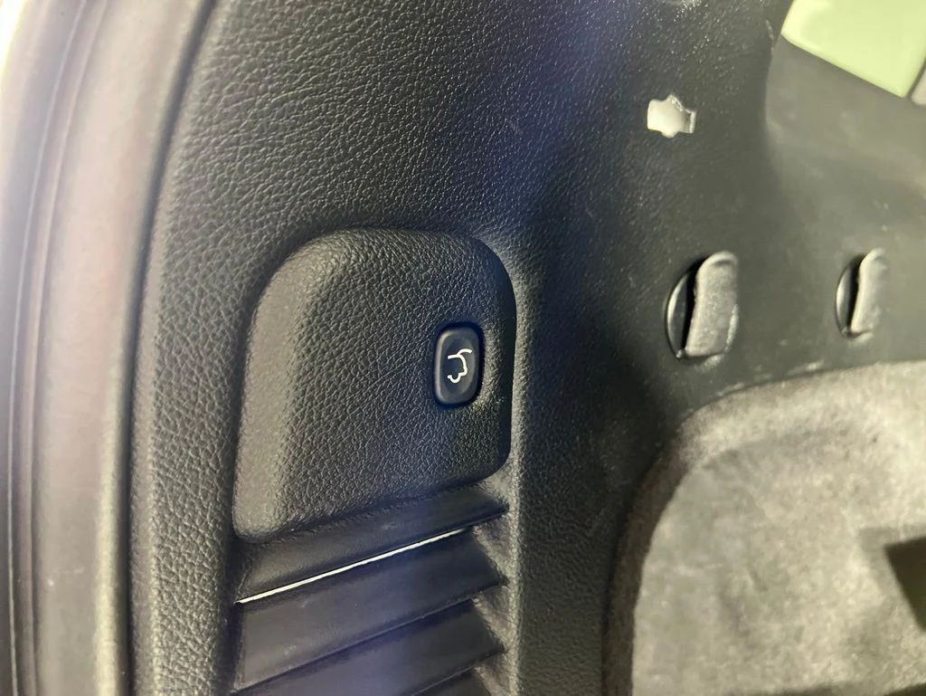 Used 2018 Bright White Clearcoat Jeep Limited image 5