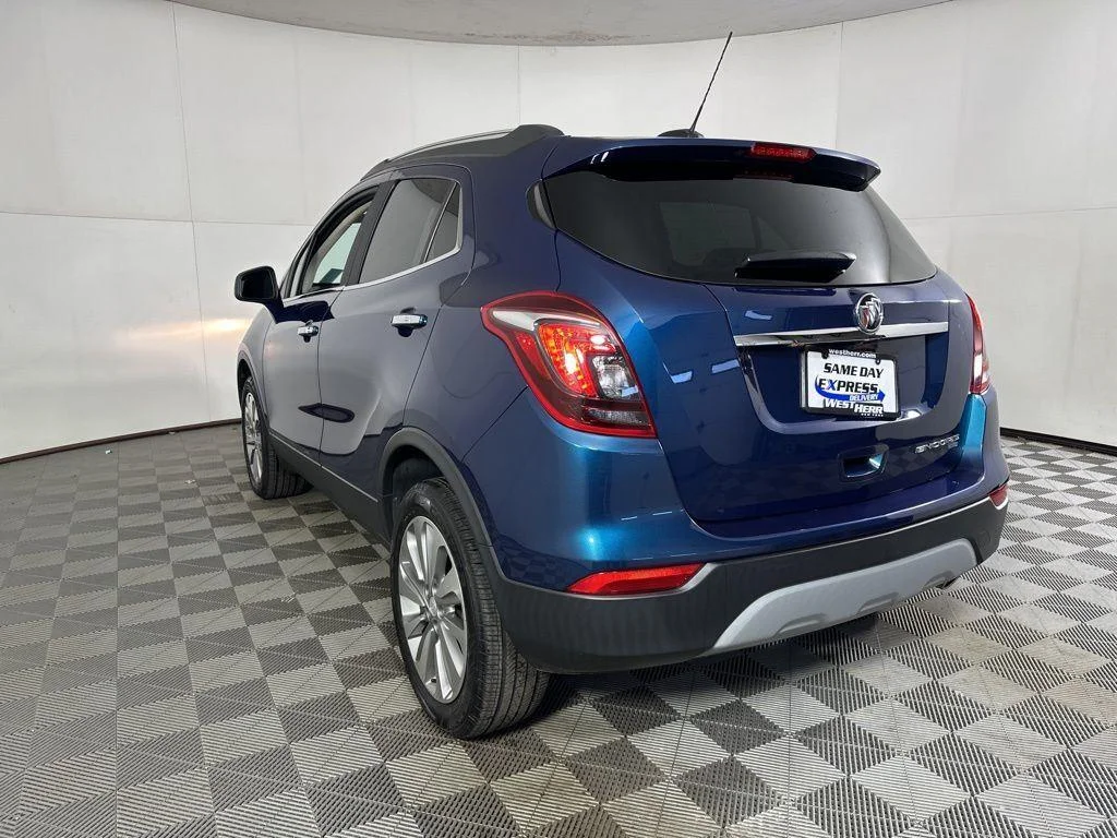 Used 2020 Azure Buick Preferred image 14