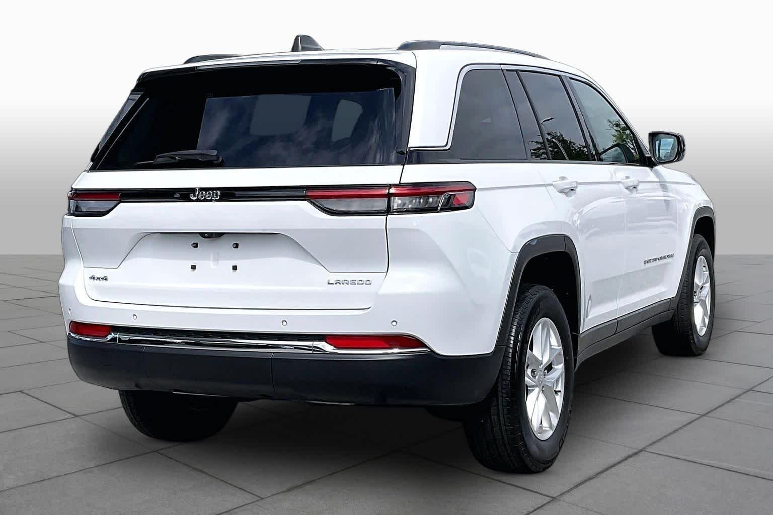 Certified Used 2023 Bright White Clearcoat Jeep Laredo image 13