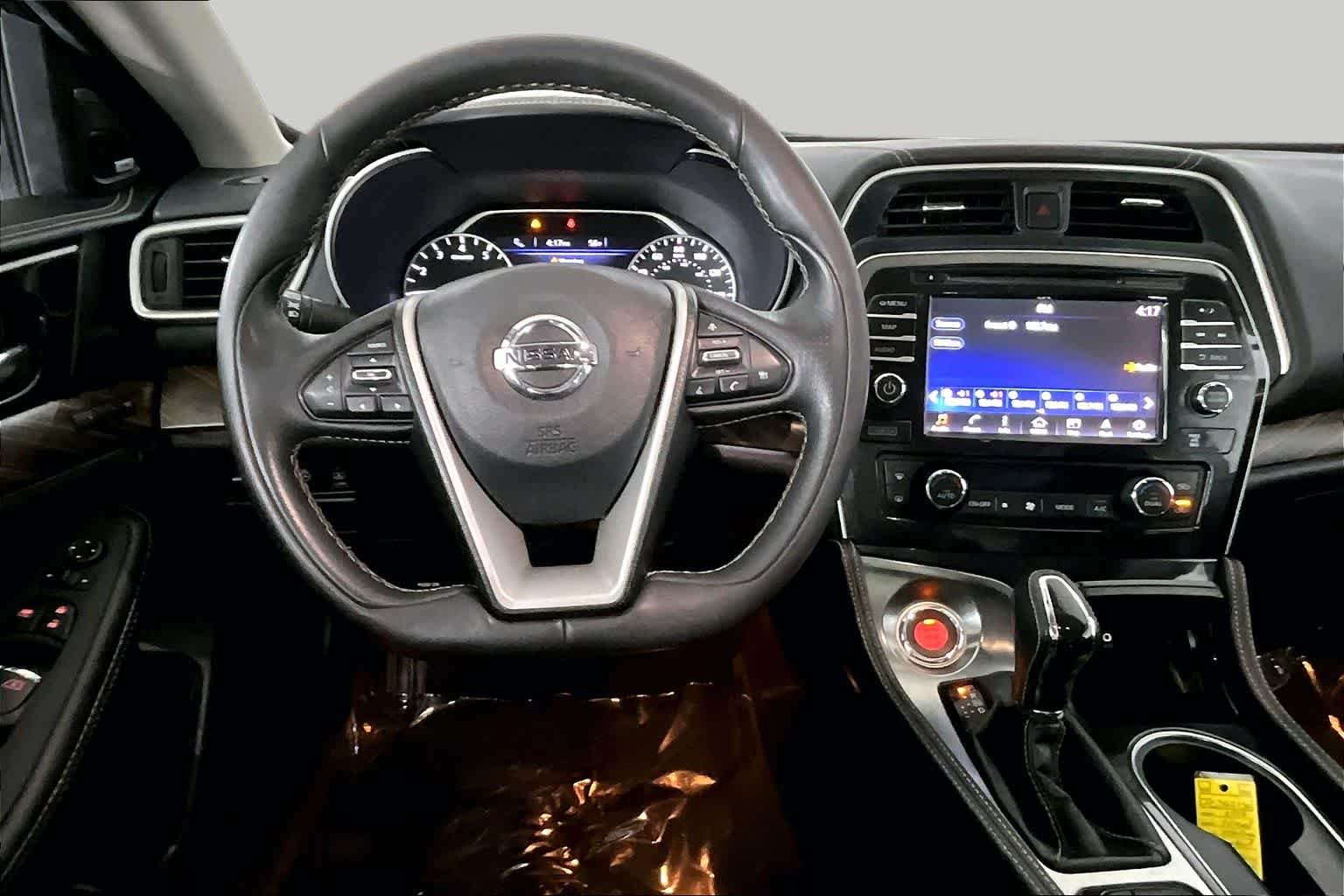Used 2018 Brilliant Silver Nissan Platinum image 6