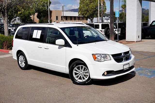 Used 2018 White Dodge SXT image 2
