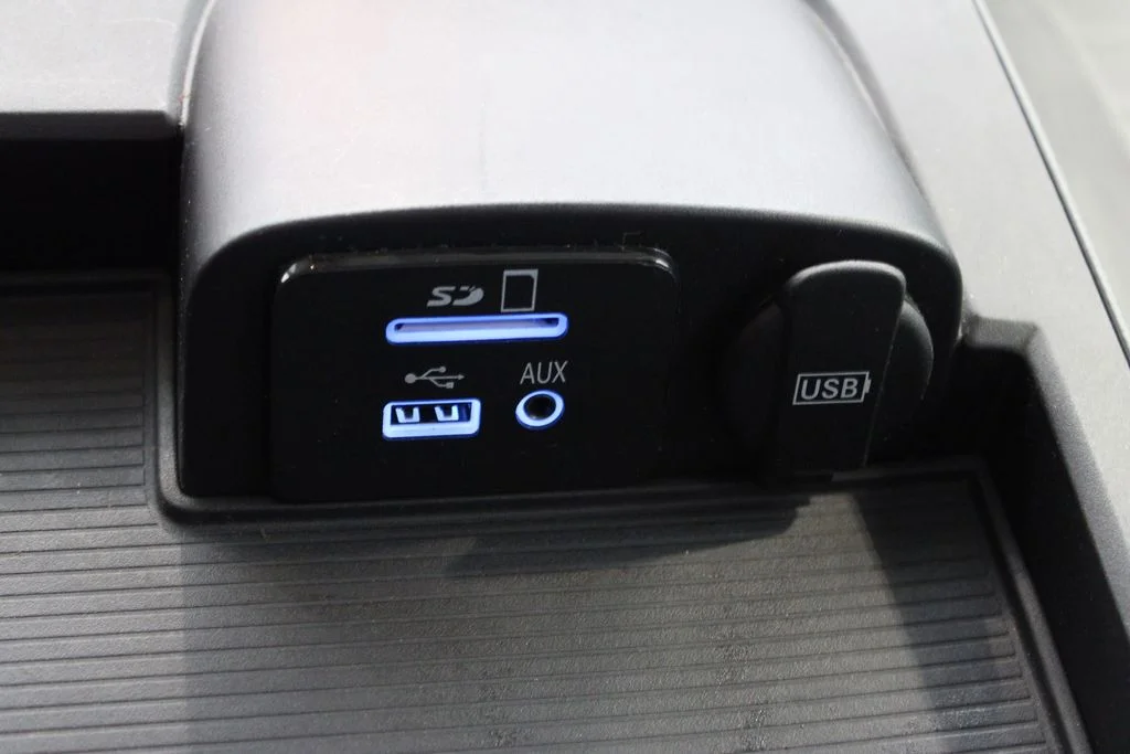 Used 2016 Brilliant Black Crystal Pearlcoat Ram Big Horn image 18