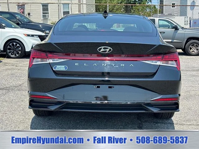 Used 2022 Black Hyundai SEL image 4