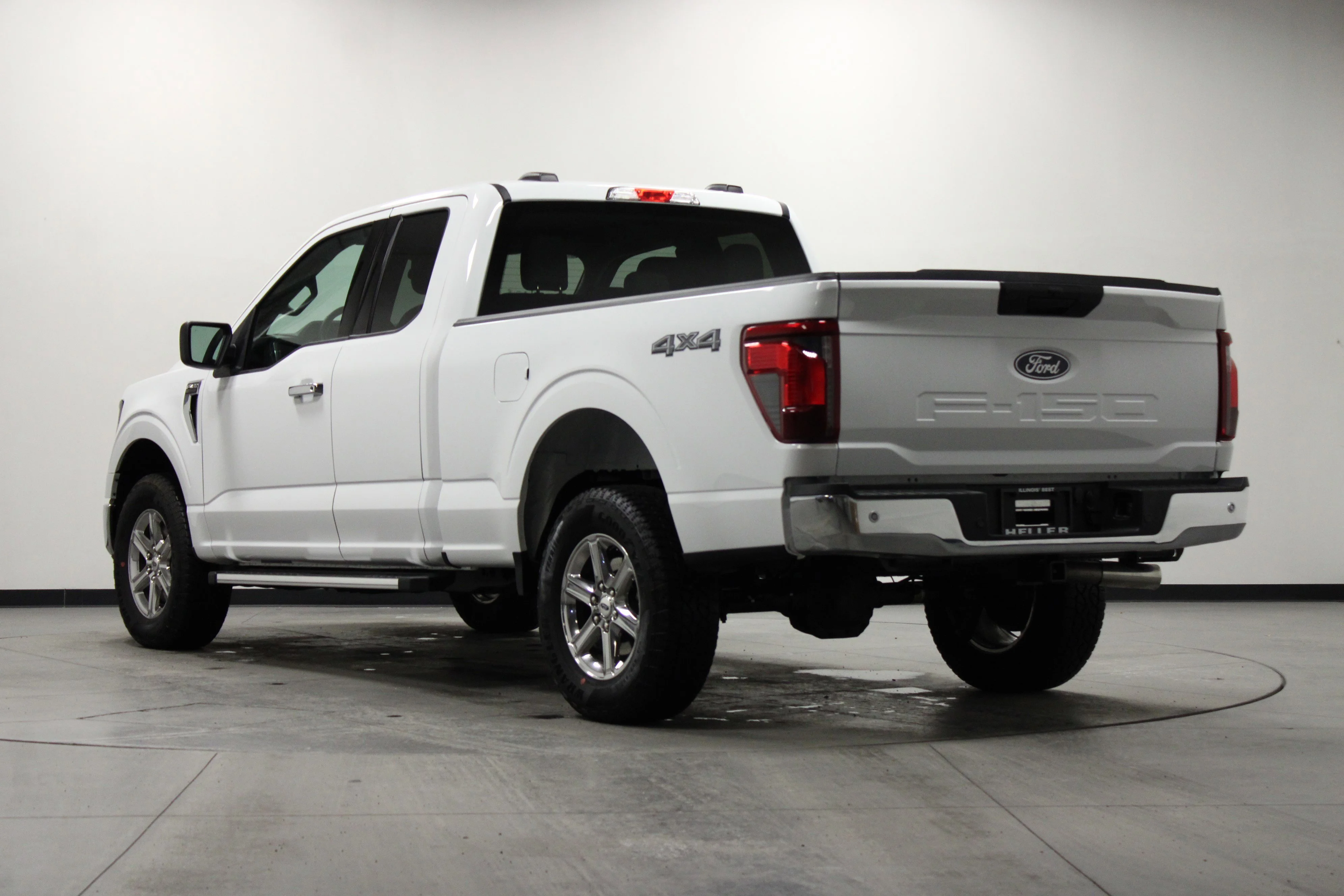 Used 2025 Oxford White Ford XLT image 6