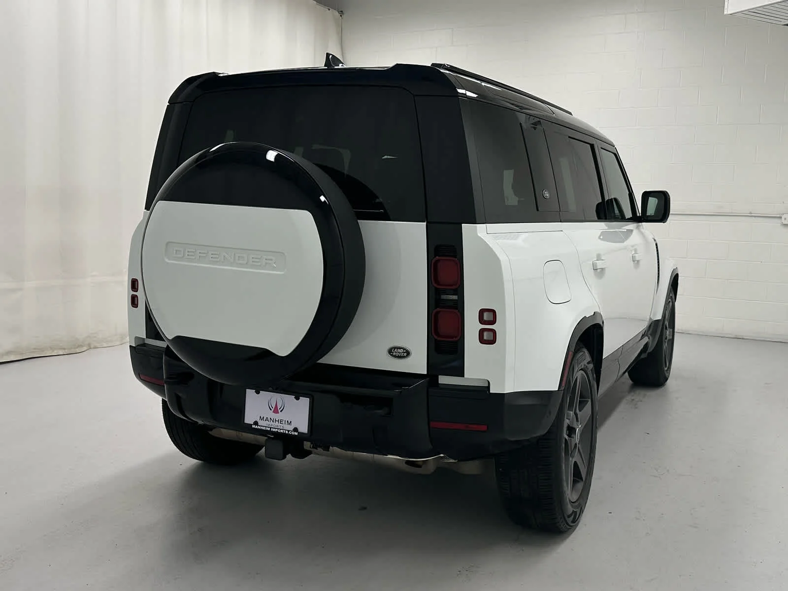 Used 2023 Fuji White Land Rover X-Dynamic SE image 6