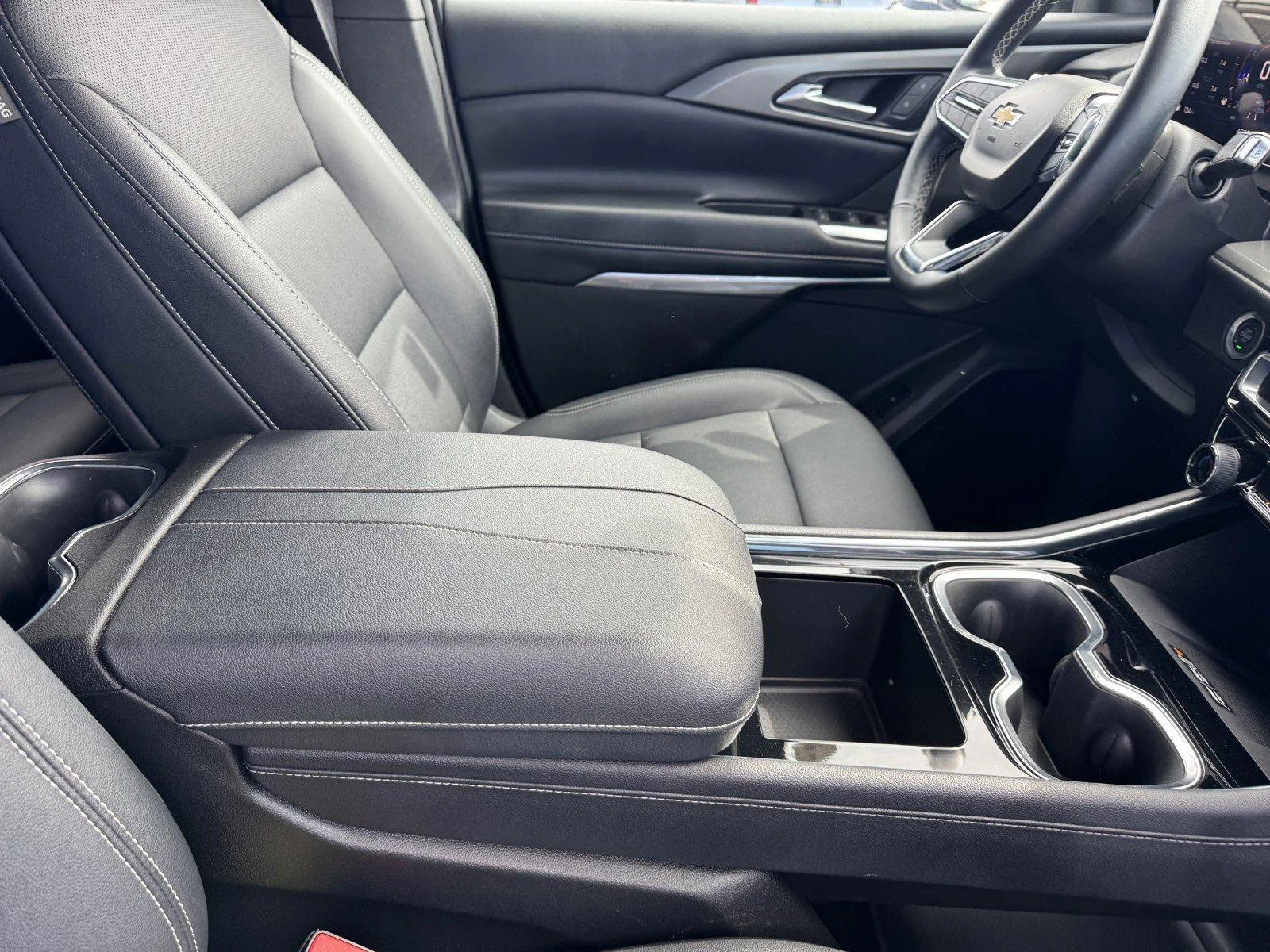 Used 2025 Sterling Gray Metallic Chevrolet LT image 8