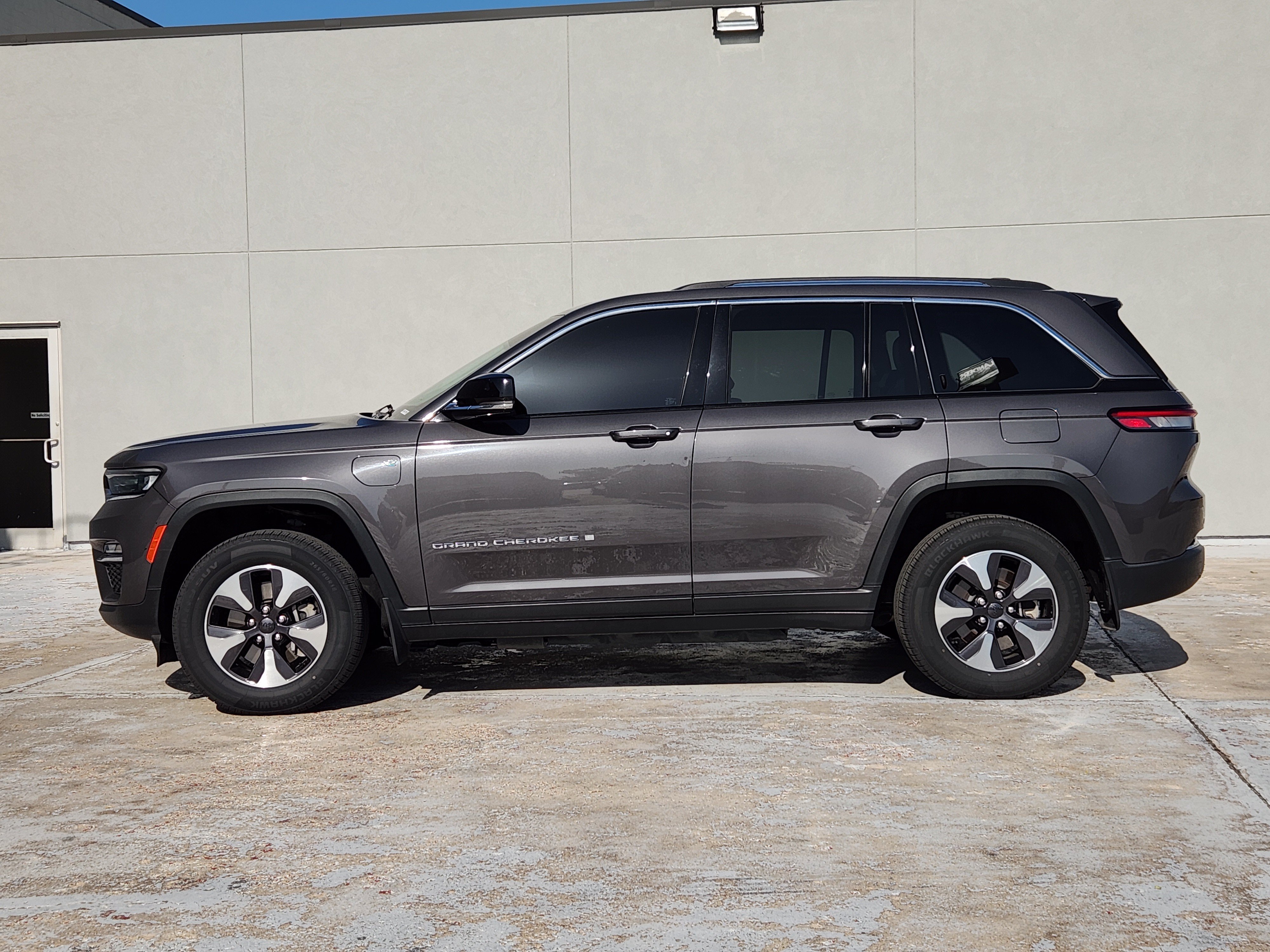 Used 2023 Baltic Gray Metallic Clearcoat Jeep 4DR 4WD image 5
