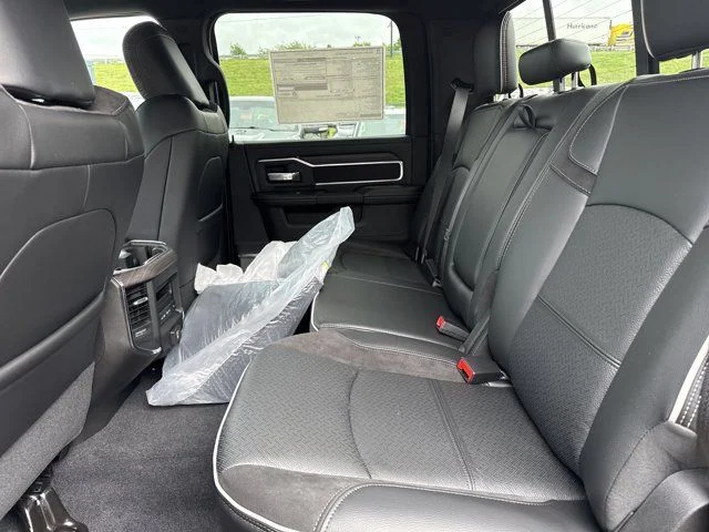 New 2026 Diamond Black Crystal Pearl-Coat Exterior Paint RAM Laramie image 5
