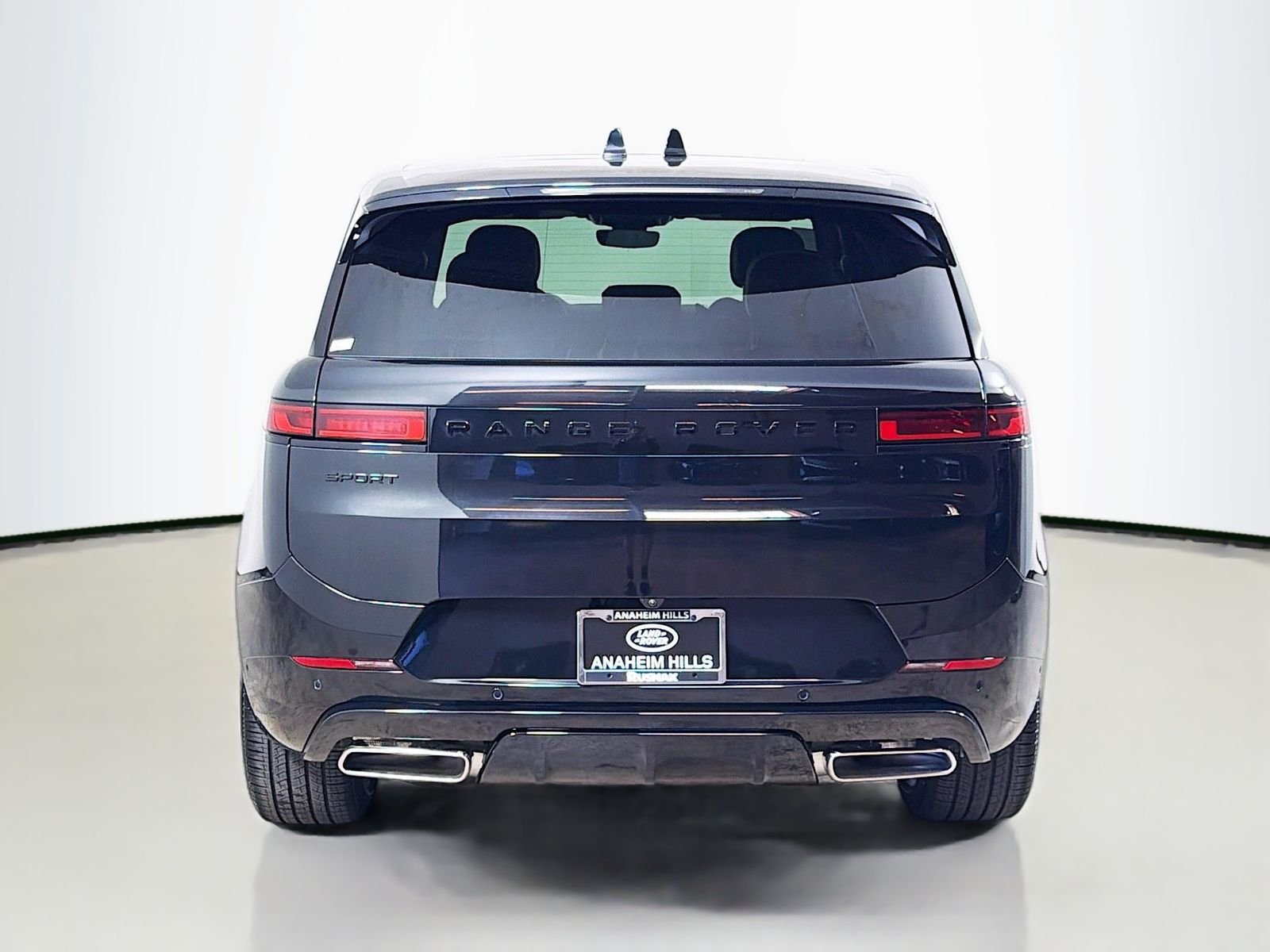 New 2026 Santorini Black Land Rover Dynamic SE image 4