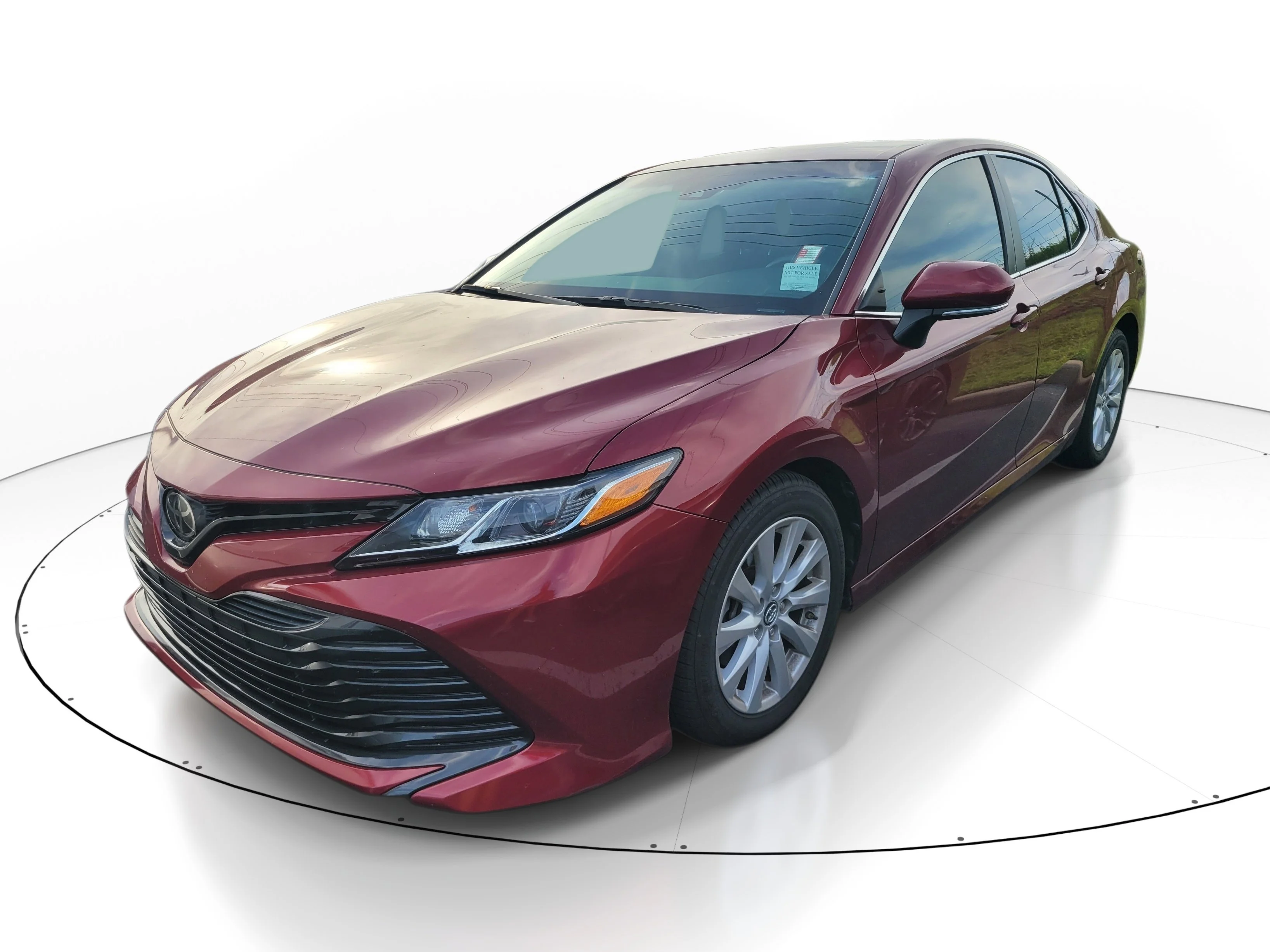Used 2018 Pearl Toyota LE image 2