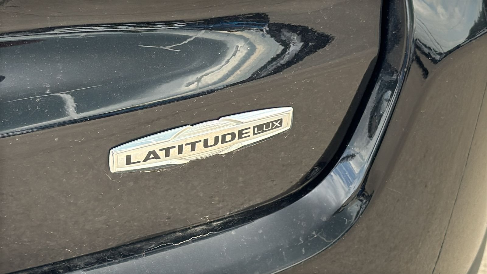 Used 2023 Black Jeep Latitude Lux image 12