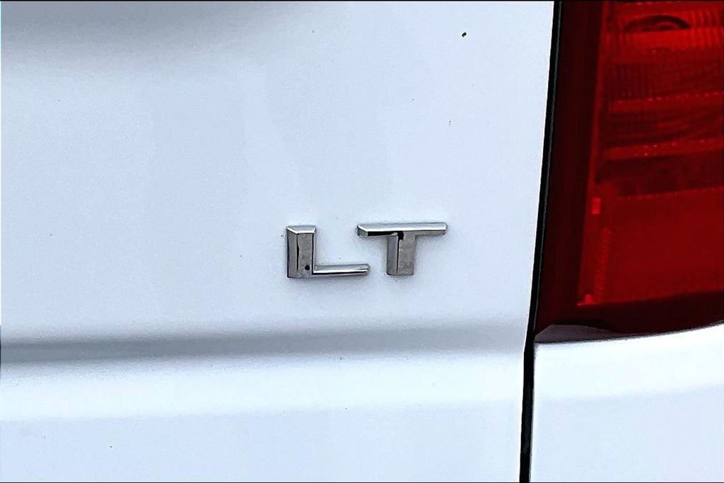 Used 2023 White Chevrolet LT image 28