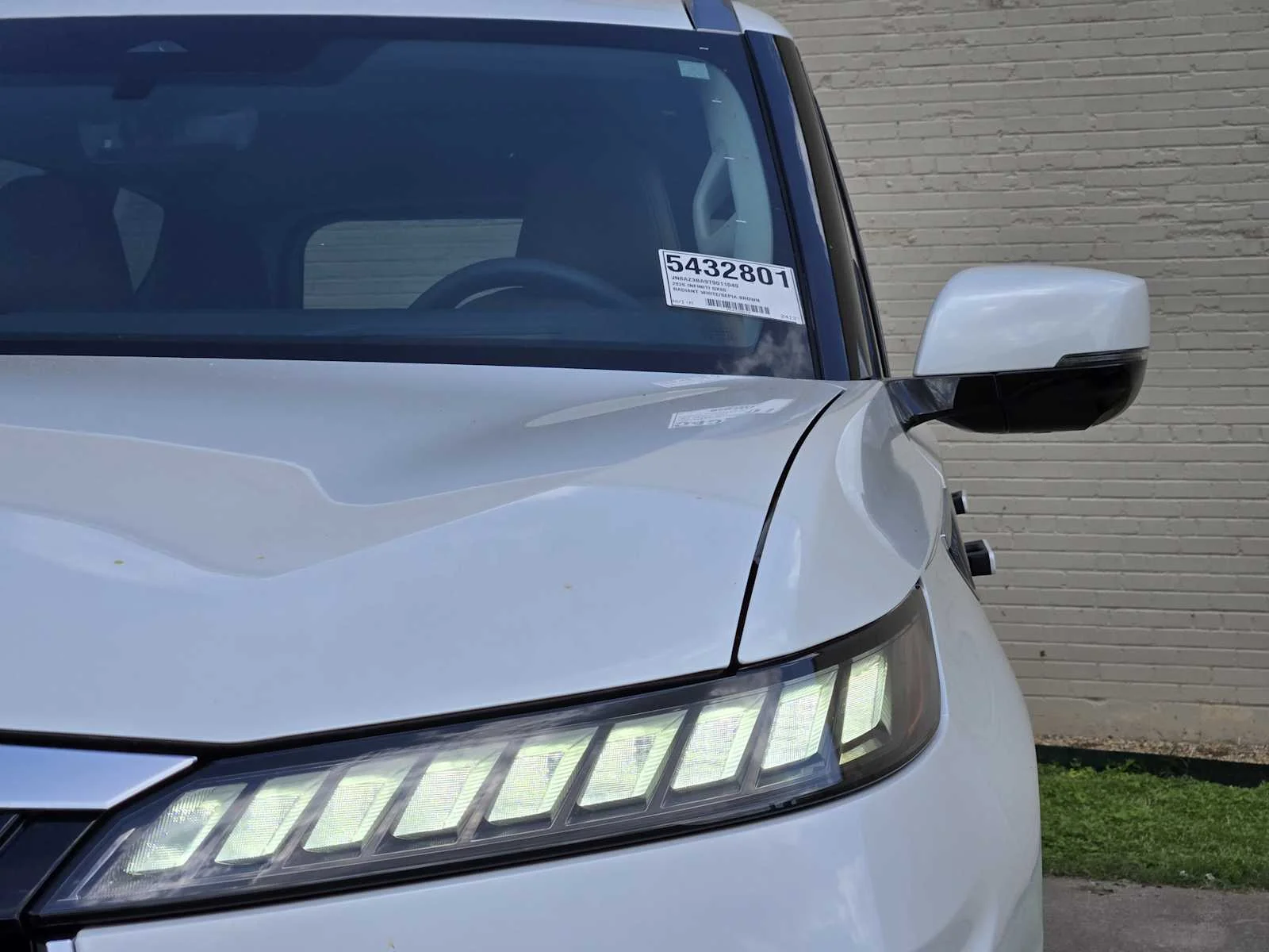 New 2026 RADIANT WHITE INFINITI Luxe 2WD image 5