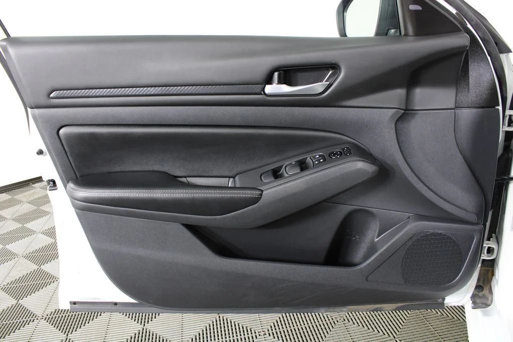 2025 Nissan Altima SV - Photo 10