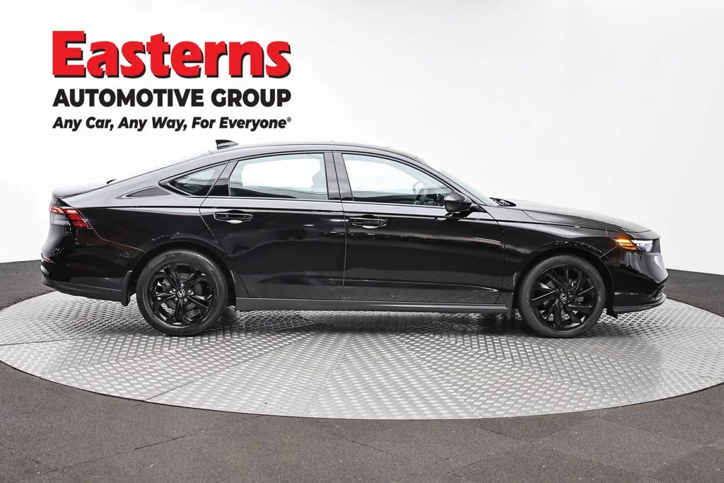 Used 2025 Black Honda SE image 4