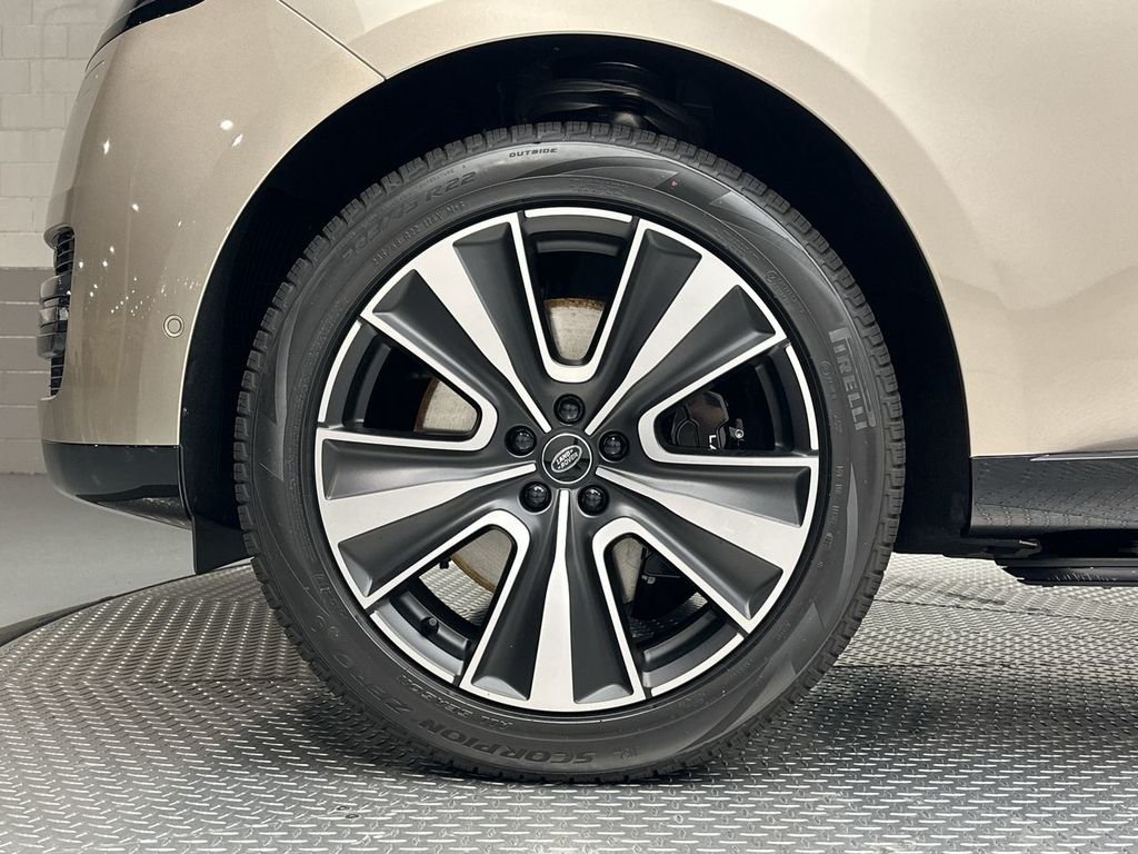 Used 2023  Land Rover Autobiography image 10