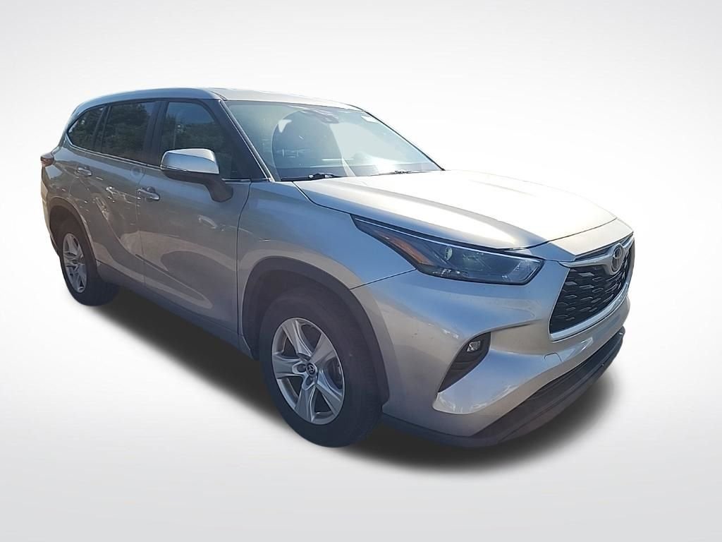 Used 2023 Silver Toyota LE image 3